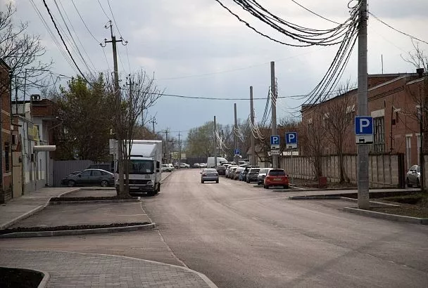 Ремонт подъездных дорог к соцкластеру на ул. Обрывной в Краснодаре планируется завершить до конца апреля