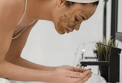 Не такая противная, как кажется: грязевые ванны оказывают положительное влияние на кожу