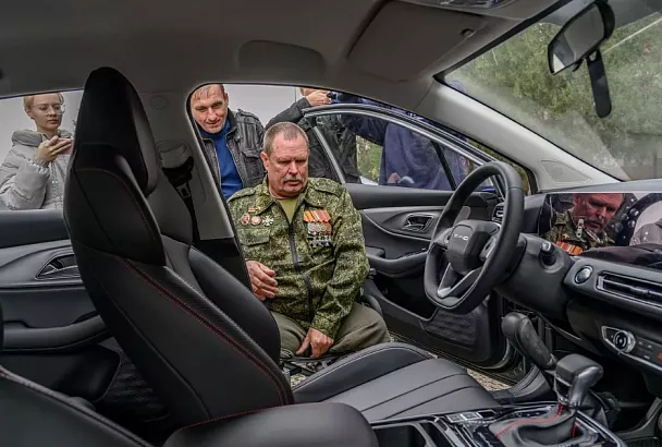 С начала года в Краснодарском крае 23 участника СВО получили автомобили