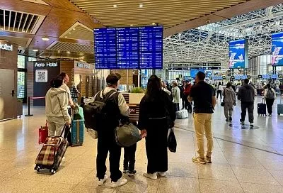 В аэропорту Сочи прокомментировали ситуацию с задержками рейсов после временных ограничений полетов 