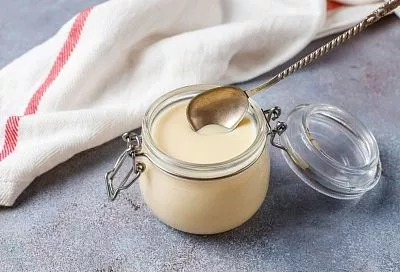 Варим яблочную сгущенку дома: нужны лишь яблоки, лимонный сок и корица!