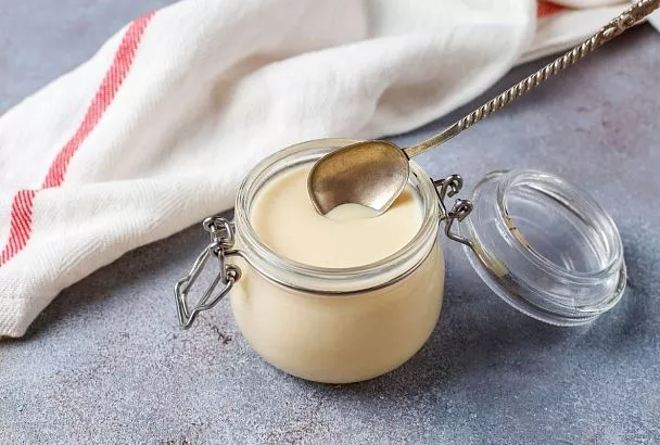 Варим яблочную сгущенку дома: нужны лишь яблоки, лимонный сок и корица!