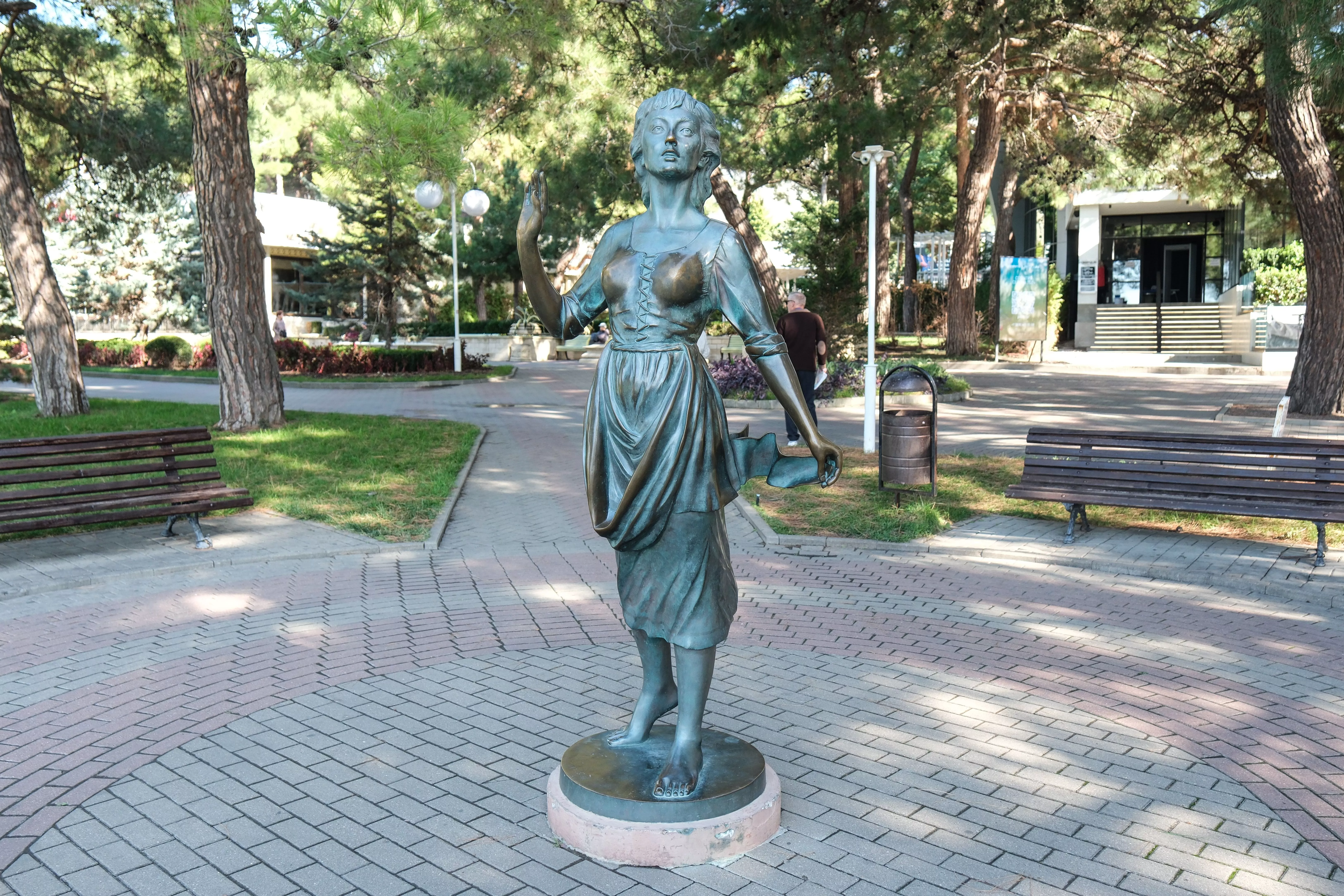 Любовь, застывшая в камне: где туристам увидеть самые романтичные скульптуры Кубани