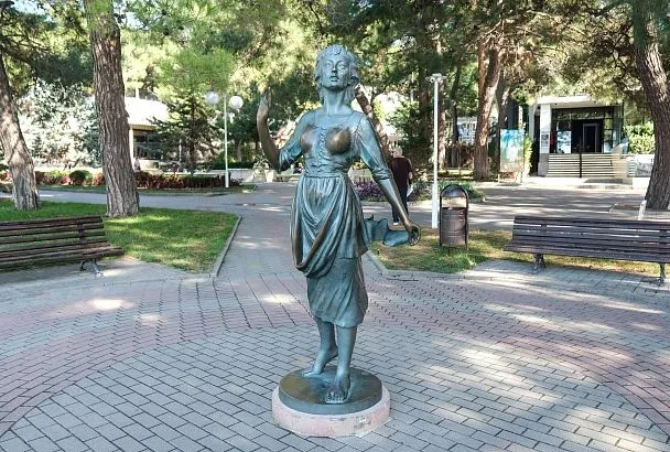 Любовь, застывшая в камне: где туристам увидеть самые романтичные скульптуры Кубани