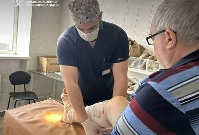 Двое пострадавших при беспилотной атаке на Новую Адыгею остаются в больнице