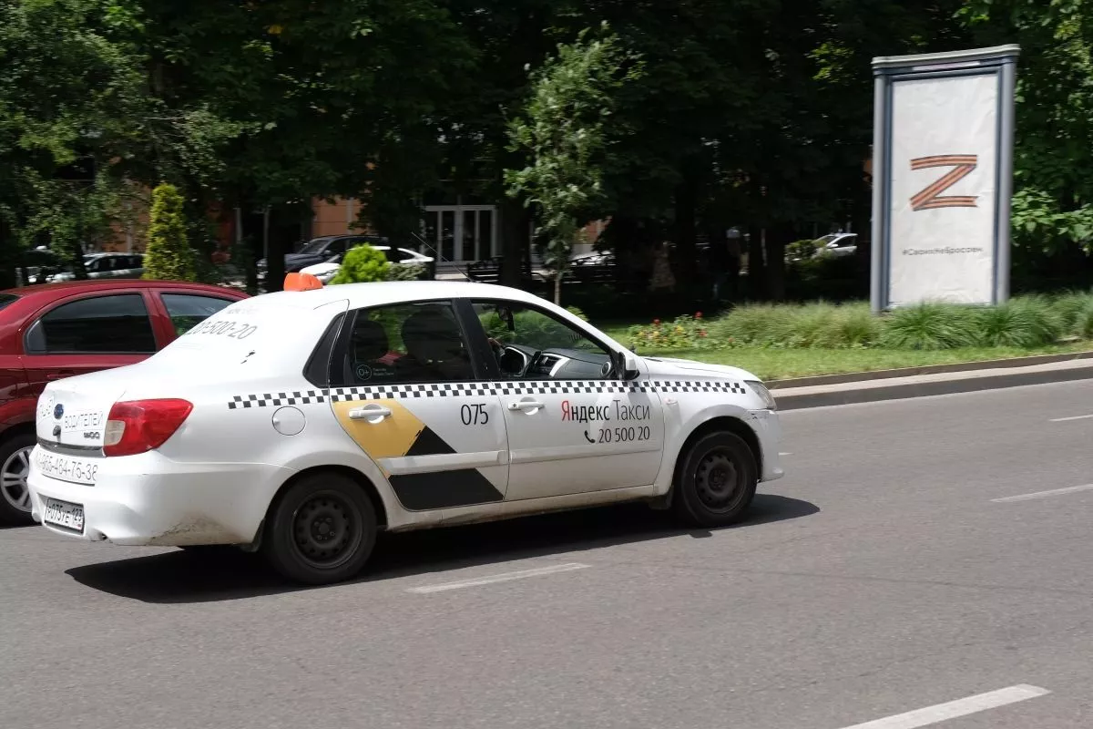 Таксист спас сочинскую пенсионерку от передачи денег мошенникам