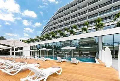 В Сочи открылся первый за 25 лет новый санаторий «Кристалл»