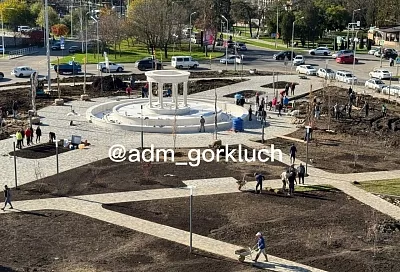 В Горячем Ключе благоустраивают сквер у администрации