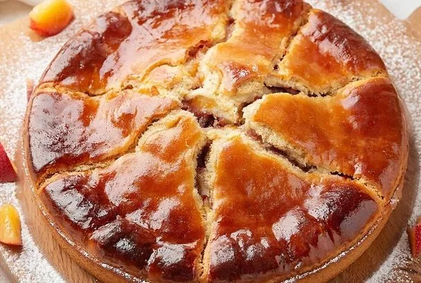 Этот пирог, похожий на торт, стал моим любимым лакомством. Мягкий и воздушный, он тает во рту