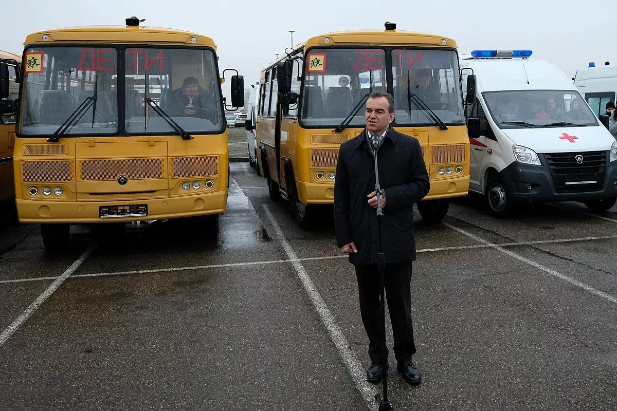 Ключи от новых автомобилей представителям муниципалитетов передал губернатор Вениамин Кондратьев