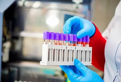 Китайские ученые сообщили об особенно агрессивных штаммах коронавируса