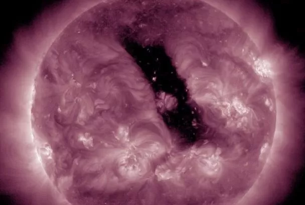 Корональная дыра окажет влияние на Землю. Когда ударят магнитные бури