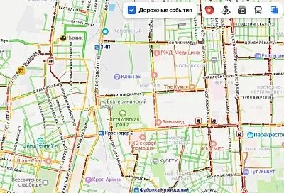 Замело снегом. Краснодар утром 12 января застрял в 9-балльных пробках