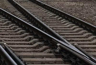 Отгонял собаку и промахнулся: школьник разбил стекло поезда Томск - Адлер