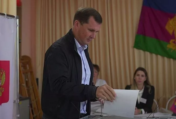 Вице-губернатор Андрей Коробка проголосовал на выборах