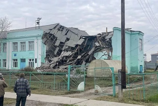 Часть двухэтажной школы обрушилась в Татарске Новосибирской области: возбуждено уголовное дело