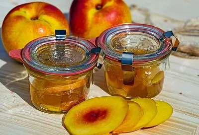 Для приготовления этого варенья из персиков нужны всего три продукта