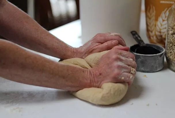 Смешиваю кипяток, муку и яйцо со скоростью света и получаю супер-эластичное нежное тесто - делаю с ним любые блюда и всегда получается идеально!