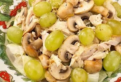 Новогодний салат «Вальдорф» от шефа как в ресторане: с курицей и виноградом — изысканный, всего за полчаса