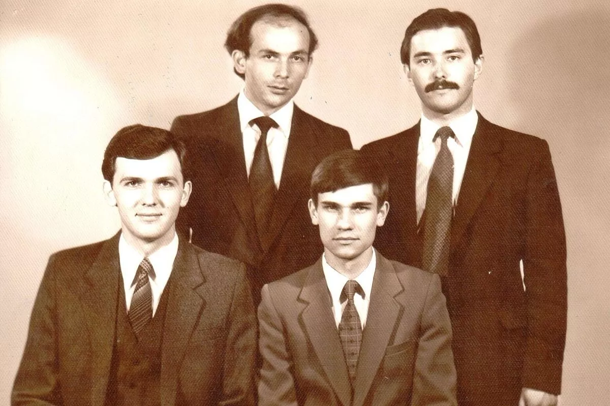 Выпускники  исторического факультета КубГУ 1984 года. Евгений Балышкин - крайний справа.