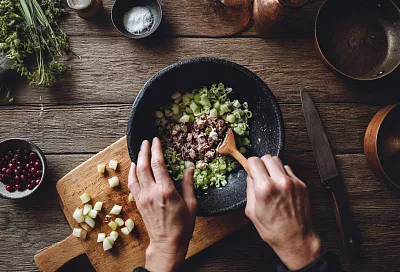 Праздничный салат с китайской капустой и копчёной курицей