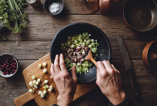 Праздничный салат с китайской капустой и копчёной курицей