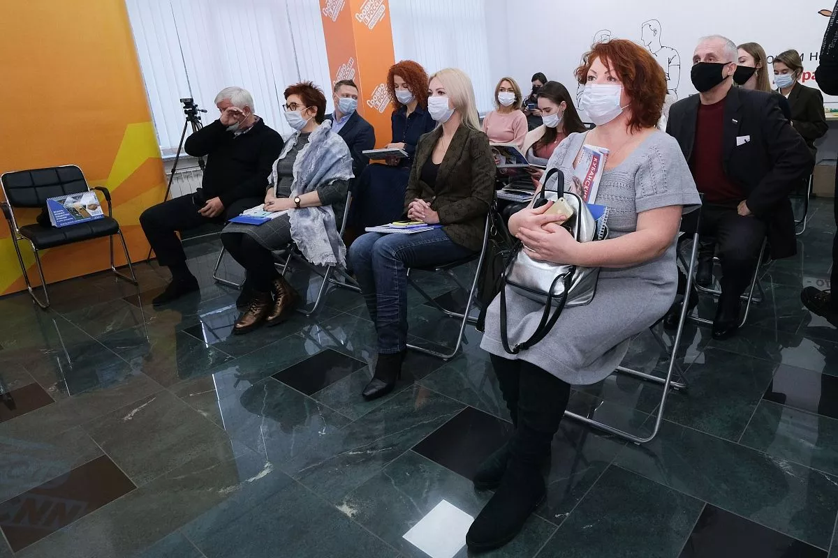 На презентации календаря собрались представители бизнеса, органов власти, известные спортсмены и журналисты. На презентации календаря собрались представители бизнеса, органов власти, известные спортсмены и журналисты.