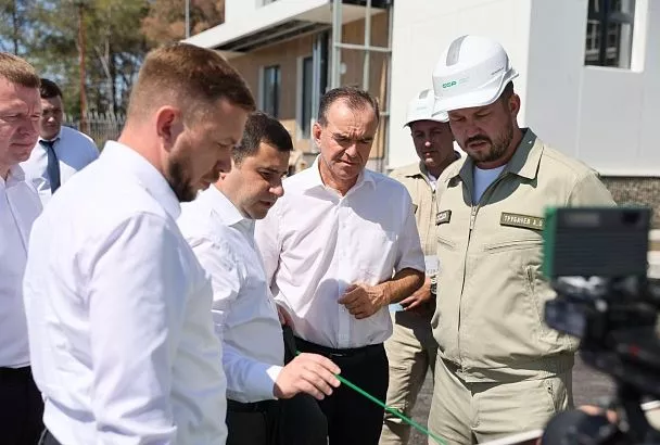 Вениамин Кондратьев и Никита Стасишин осмотрели новые очистные сооружения в Геленджике