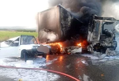 В огненном ДТП на трассе Новороссийск – Керчь пострадали два человека