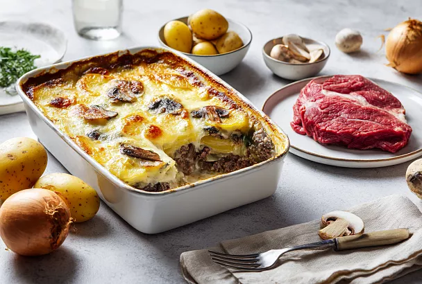 Мясо по-французски без майонеза: «Орлов» с бешамелем и сыром