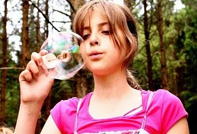 Благодаря этим «пятновыводителям», которые есть в каждом доме, я вновь стала покупать детям мыльные пузыри: пятна с одежды уходят сами без лишних усилий и следа