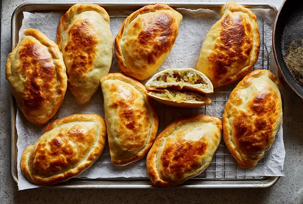 Постные жареные пирожки с капустой на сковороде: без яиц и молока