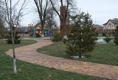 Газон и порядок: благоустройство центрального парка в Афипском провели благодаря нацпроекту и активным гражданам