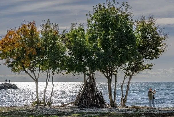На каких курортах Краснодарского края не успела остыть морская вода