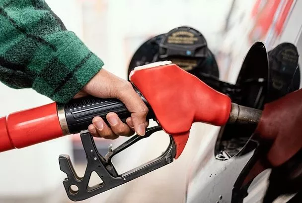 Правительство запретило экспорт бензина для нефтяников