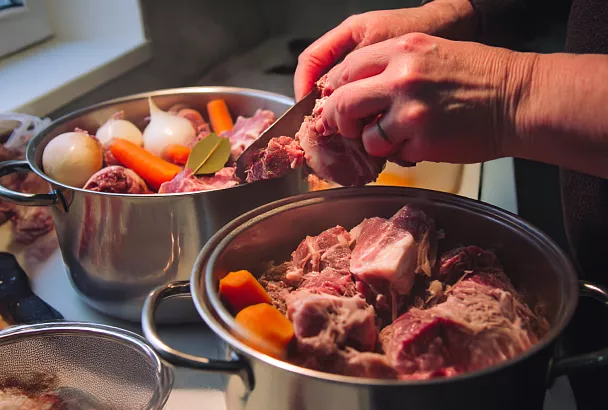 Праздничный холодец из говядины: хвост, ноги и рёбра — чтобы был мясистый и прозрачный