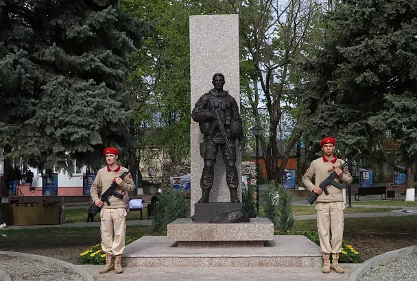 Памятник участникам специальной военной операции открыли в Тбилисском районе