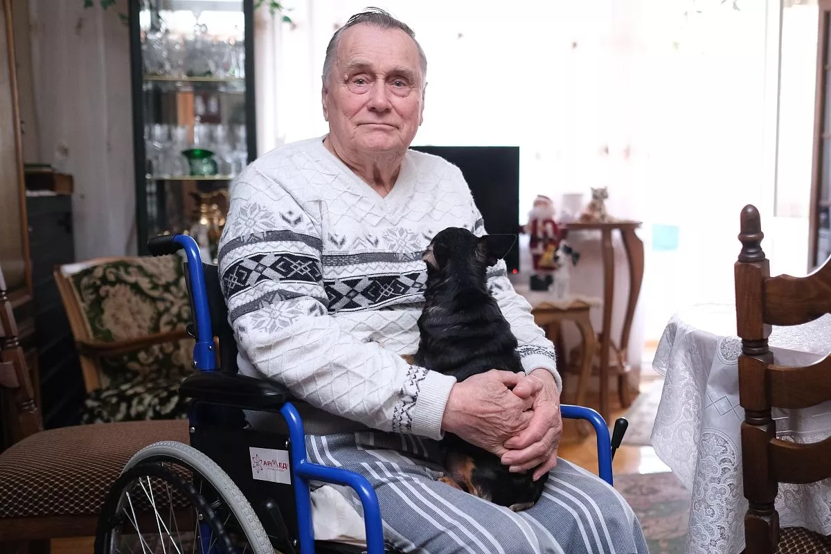 Анатолий Флеер активно участвует в работе общественной организации инвалидов «Милосердие», возглавляет в ней сектор социальной помощи детям-инвалидам.