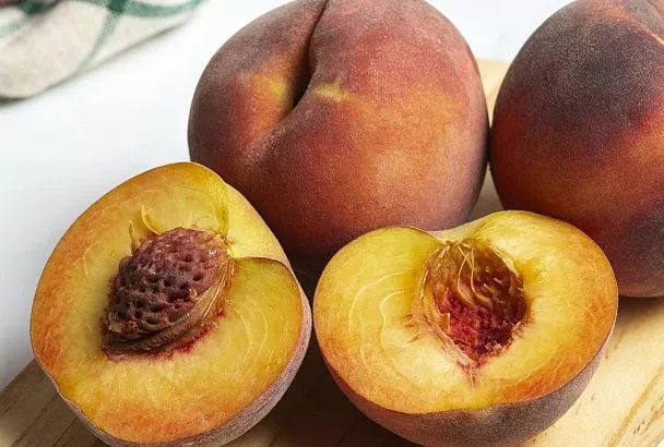 Спасаем урожай персиков на Кубани: сбор, хранение, лучшие сорта в аномальную жару 2025