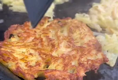 Так драники вы еще не готовили: раз-два и на сковородку – вот какие хрустящие и золотистые они получаются