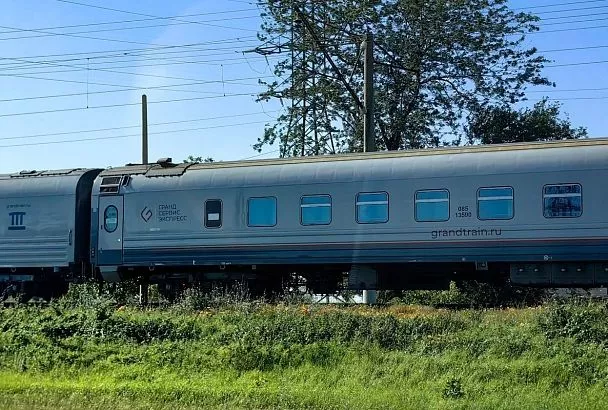 Опоздание пассажирских поездов «Таврия» в Крым и на Кубань составляет до восьми часов