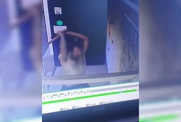 Полуголый мужчина повредил чужую иномарку и разбил стекла медицинского центра в Краснодаре