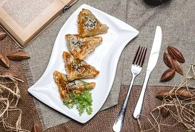 Для моих детей это лучшее предложение к чаю - самса с сыром и кунжутными семенами