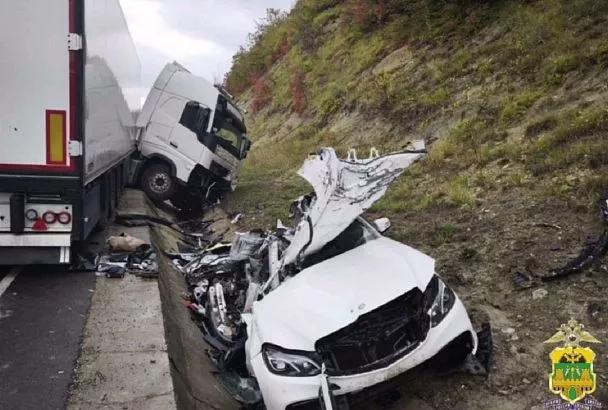 Четыре человека, в том числе двое детей, погибли в ДТП на трассе Джубга-Сочи