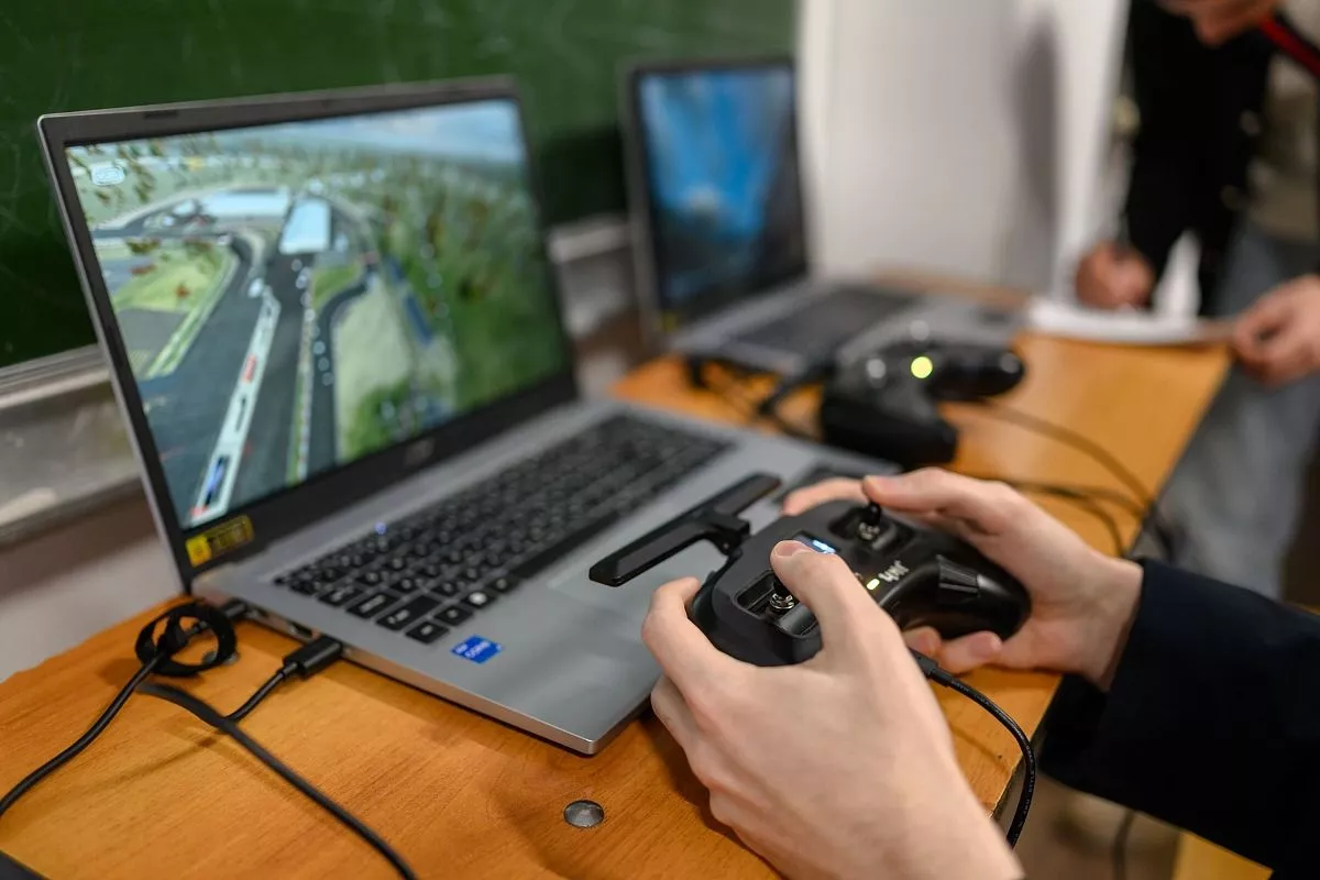 Студенты колледжа и вуза ИМСИТ смогли попробовать себя в роли пилота на компьютерных симуляторах