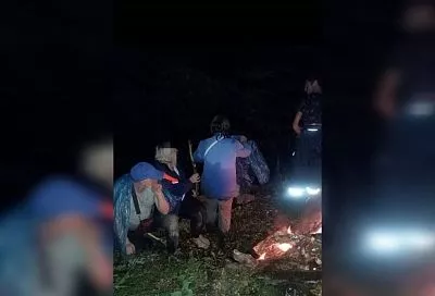 Спасатели эвакуировали из леса на Кубани трех заблудившихся туристов