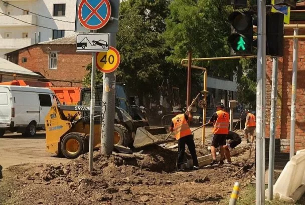 В центре Краснодара продолжается ремонт улицы Кузнечной