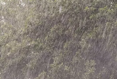 Мощные ливни с грозой и смерчи над морем ожидаются в Сочи и Сириусе