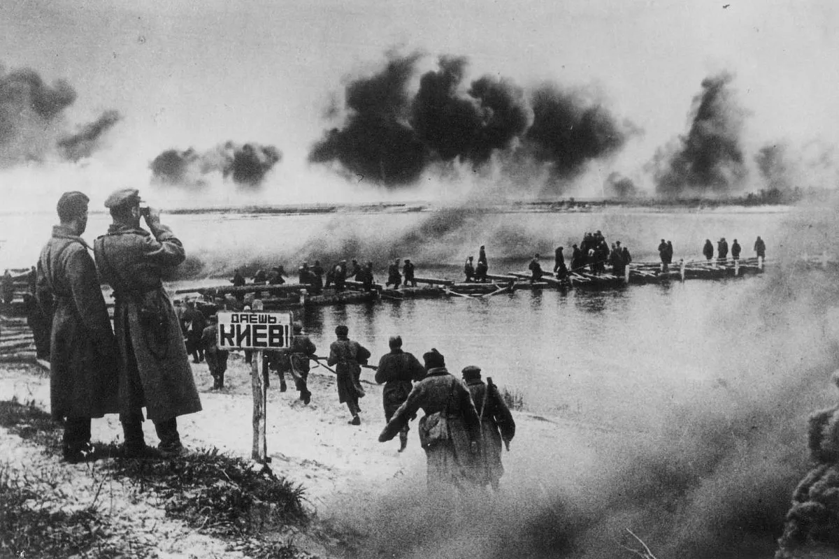 Петр Колесник участвовал в форсировании Днепра и освобождении Украины от фашистов. Петр Колесник участвовал в форсировании Днепра и освобождении Украины от фашистов.