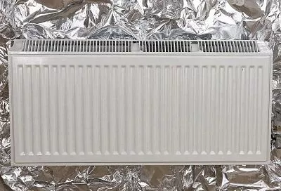 Выбираю пенофол для батареи: 3 цифры на упаковке, чтобы стены не «воровали» тепло